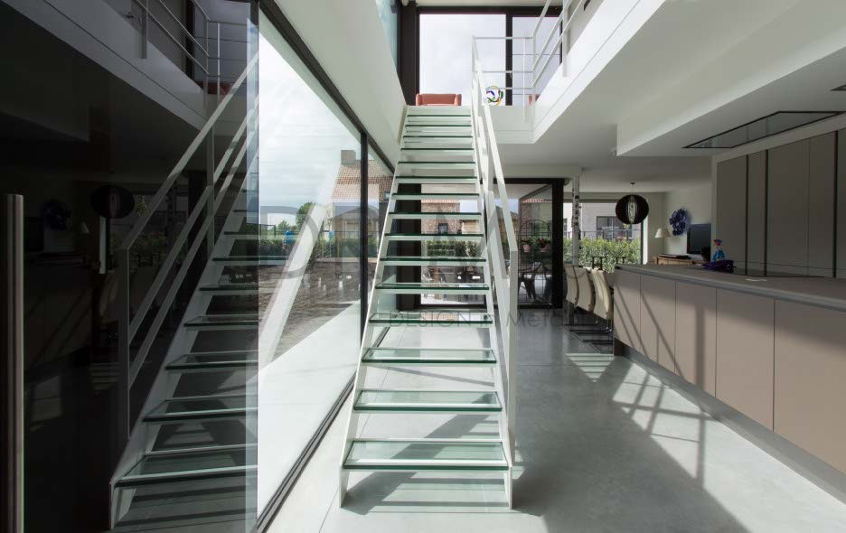 Designtrap Metaal, moderne trap, metalen trap met glazen treden, trap Heist op den Berg