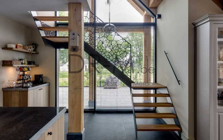 moderne trap, trap met treden in hout